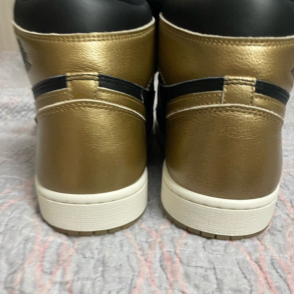 Air Jordan 1 Retro High OG Black Metallic Gold Men's shoes  DZ5485-071 size 11m - Picture 6 of 6